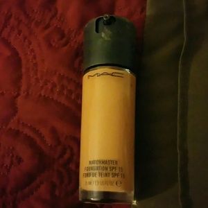 MAC liquid foundation