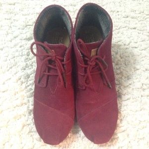 Red suede Toms boots