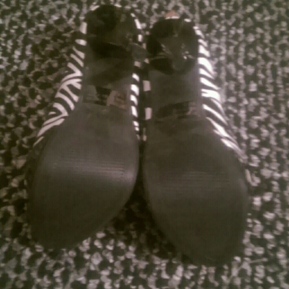 Shoes - Picture 2 of 3