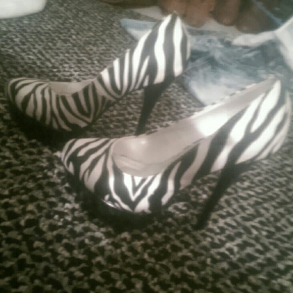 Shoes - Picture 3 of 3