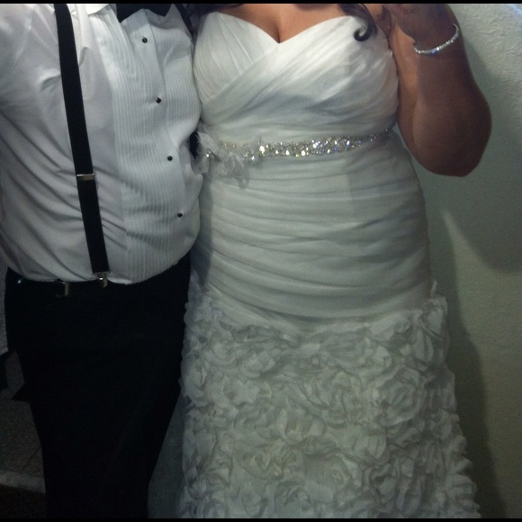 Allure Bridal Fit and Flare Ivory Wedding Gown - Picture 2 of 4