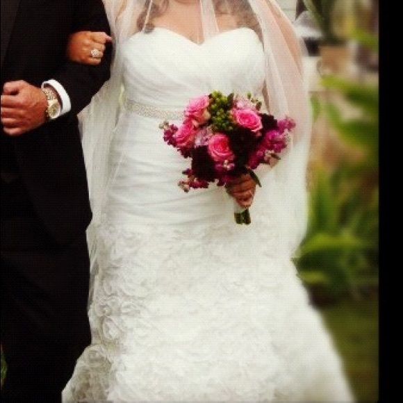 Allure Bridal Fit and Flare Ivory Wedding Gown - Picture 4 of 4