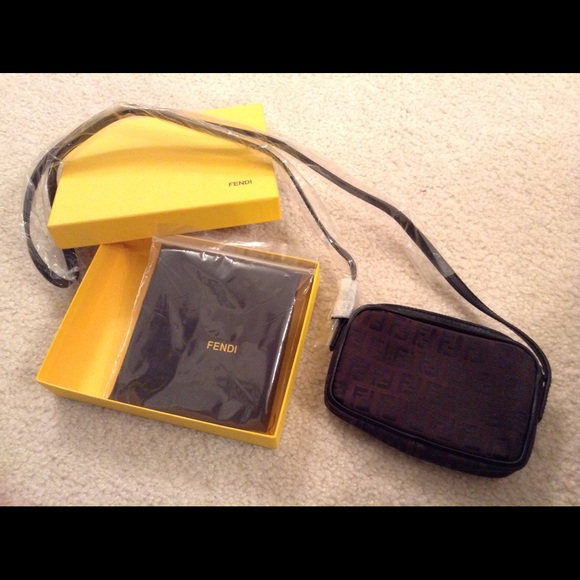 BNWT! Authentic Fendi Borsa mini crossbody