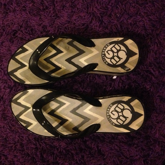 BCBG Generation Black Flip Flops