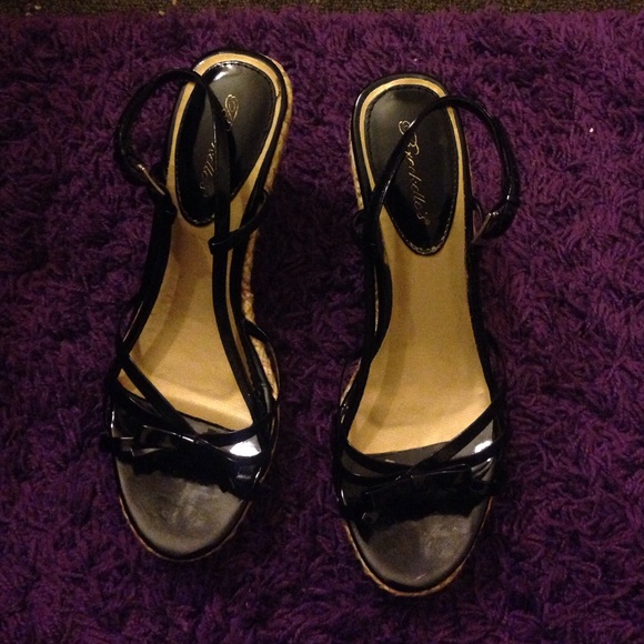 Breckelle's Black Wedge Sandals