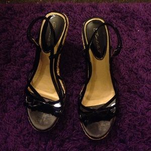 Breckelle's Black Wedge Sandals