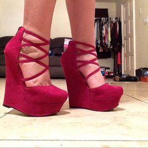 Strappy wedge