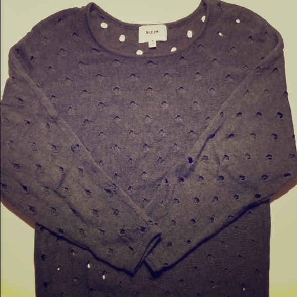FREE SHIPPING-Girls Gray Ruum sweater with holes