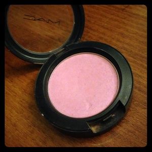 MAC Satin finish powder blush in Well Dressed