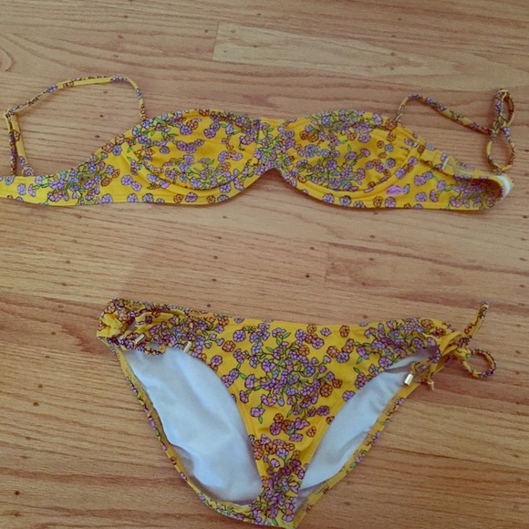 Billabong yellow floral bikini. L