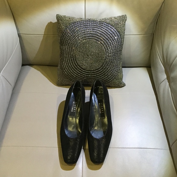 Stuart weitzman classy squared toes pumps.