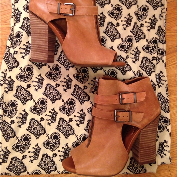 Jessica Simpson Shoes - NWOT. Jessica Simpson Booties. Size 7