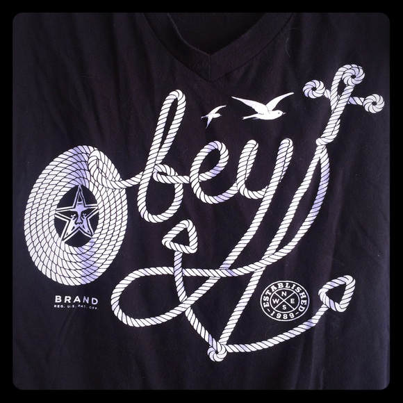 Obey V-neck tee!!