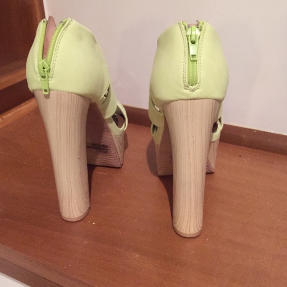 Platform sandals - Picture 2 of 4