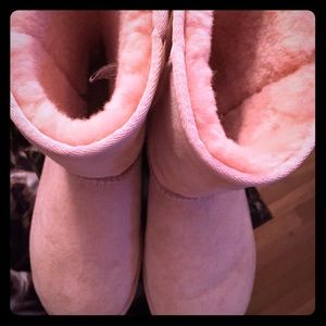 Brand new baby pink uggs; no trades