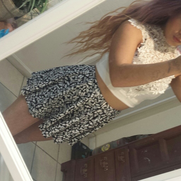 Small -higSkirt | smll White jr top   with tagg??? - Picture 3 of 4