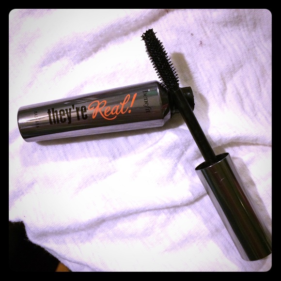 Benefit they're real mascara