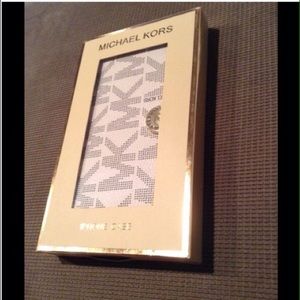 iPhone 6 wallet case.