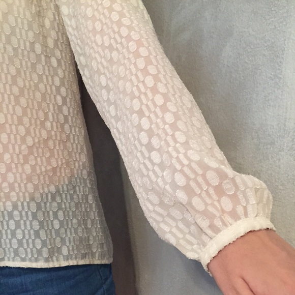 Guess flowing bell bottom sleeve shirt - Picture 2 of 3