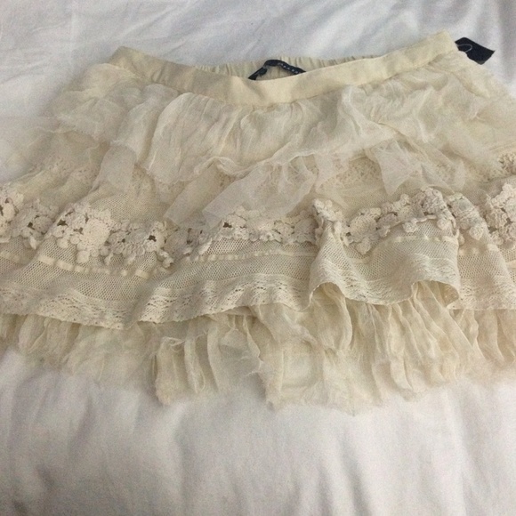 Zara off white mini skirt