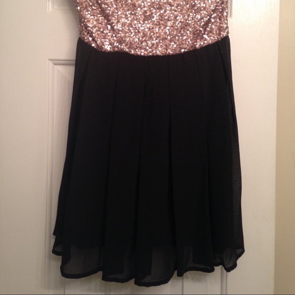 Gold and black Cocktail dress - Picture 2 of 2