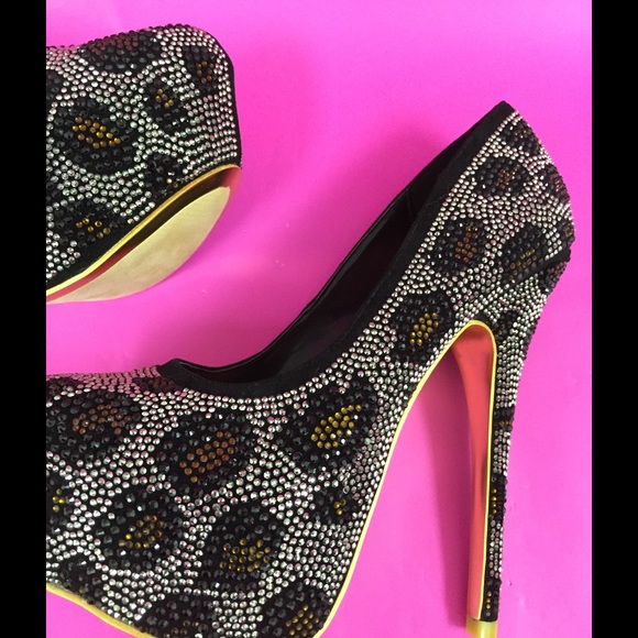 HOST ❤️ PICK rhinestone covered leopard pumps - Picture 4 of 4
