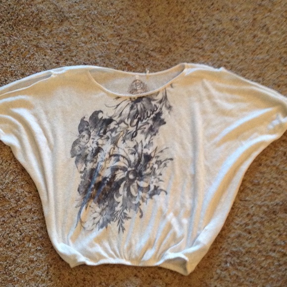 *SOLD ON OTHER SITE: Short-sleeve Guess Top - Picture 2 of 3