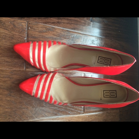 Sexy red court pumps (Sz 8)! - Picture 3 of 3