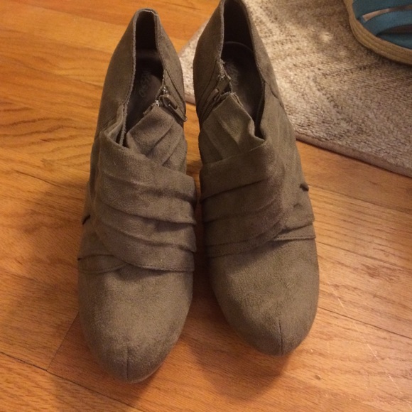NWOT bootie heels green - Picture 1 of 4