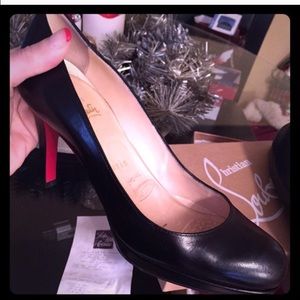 36.5 Christian Louboutin