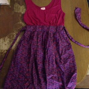 Size medium dress with pockets!