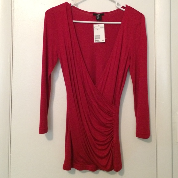 H&M NWT Red deep v 3/4 shirt