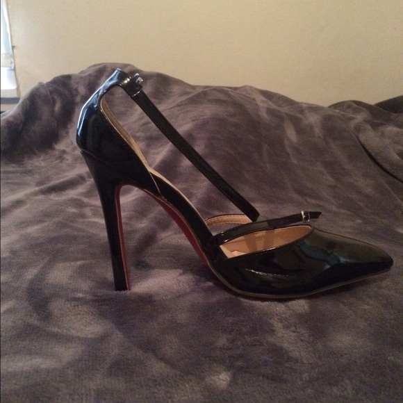 4" pointed toe pump