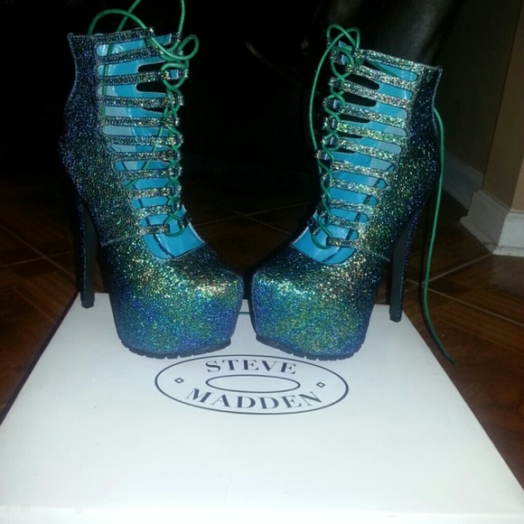 *PRICE IS FIRM* Steve madden Multi green pumps
