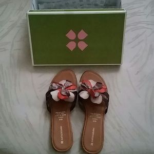 Naturalizer flat thongs