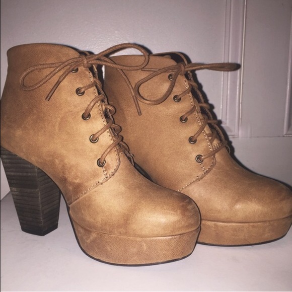 2 Steve Madden shoes