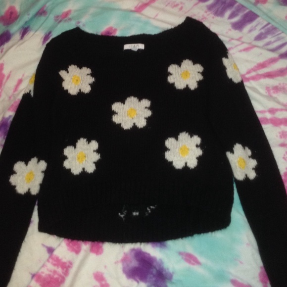 Cropped daisy sweater