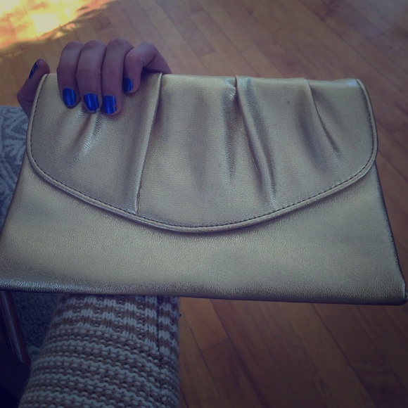 Gold clutch