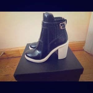 Elizabeth and James brand new black boots