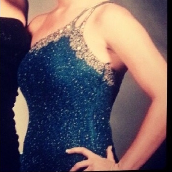 ✨ SALE✨ Prom or homecoming dress - Picture 4 of 4