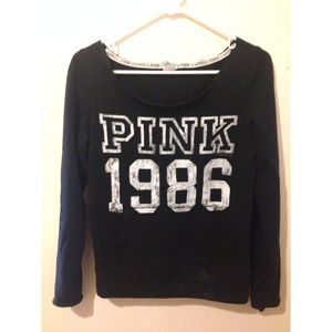 SMALL BLACK AND WHITE SWEATSHIRT