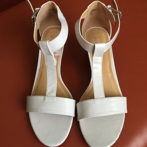 Sam & Libby Ladies white shoes size 10