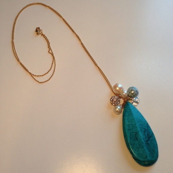 Turquoise stone necklace with sparkles and pearls