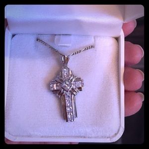 💍Silver and cubic zirconia cross necklace, nwot💎