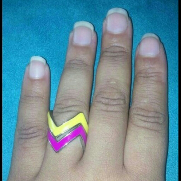 🚫SOLD🚫 Chevron Rings - Picture 1 of 2