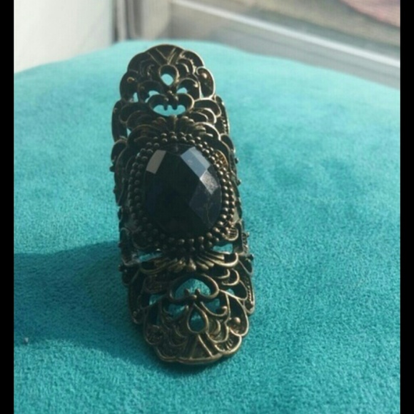 🚫SOLD🚫 Beautiful Black Jewel Ring