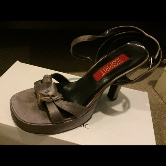Grey heels size 6 - Picture 1 of 1