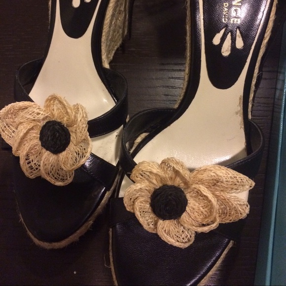 Charles David straw black sandal sIze 6 platform
