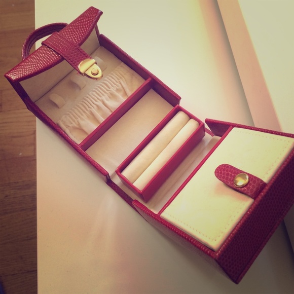 Jewelry case