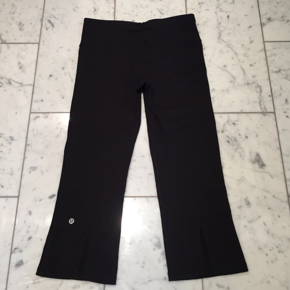 Lululemon "gather and crow" crops size 6